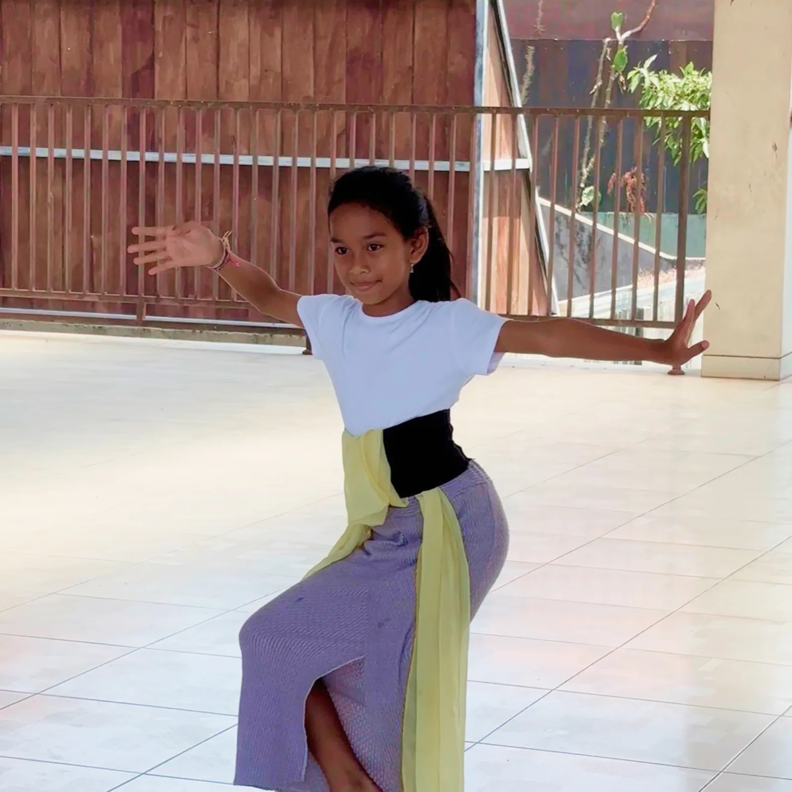 Latihan Dasar Kuda-Kuda & Agem Tari Tradisional Bali